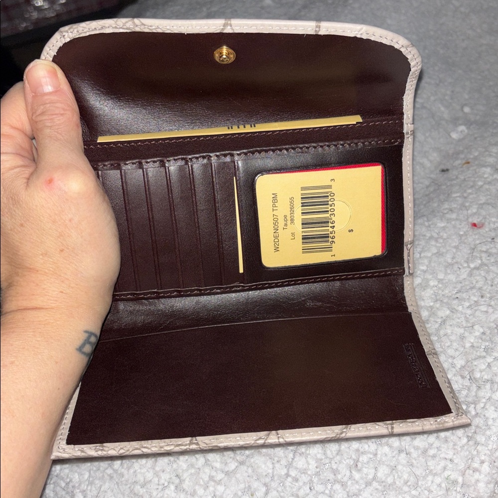 Dooney & Bourke 🆕 Denison Continental clutch wallet taupe  croc looking - Picture 3 of 3